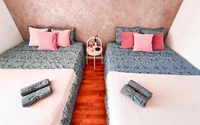 By Urquinaona Private Rooms